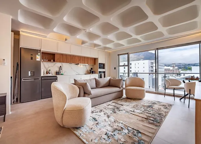Luxury City-Center Apt With Balcony, Aircon & View