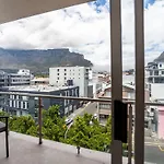 Luxury City-Center Apt With Balcony, Aircon & View