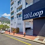 Luxury City-Center Apt With Balcony, Aircon & View
