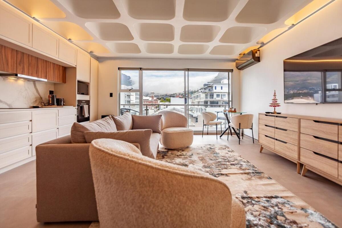 Luxury City-center With Balcony, Aircon & View Apartment *
