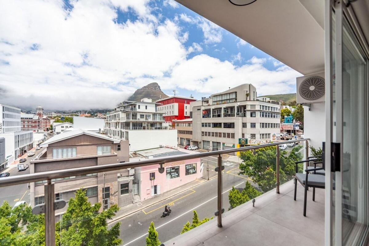 Luxury City-center With Balcony, Aircon & View