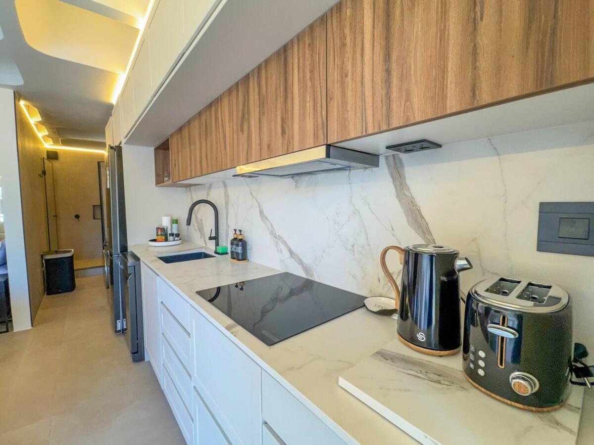 Luxury City-center With Balcony, Aircon & View *