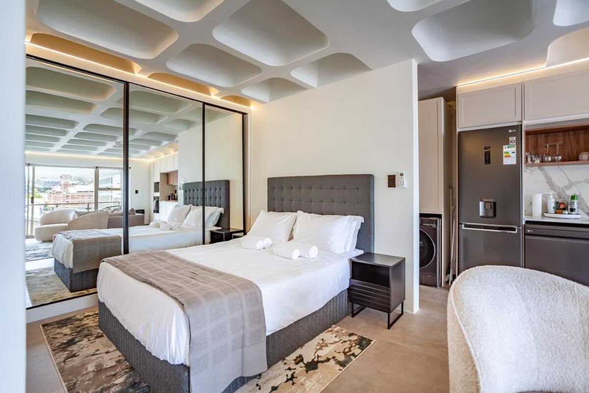 Luxury City-center With Balcony, Aircon & View Apartment *