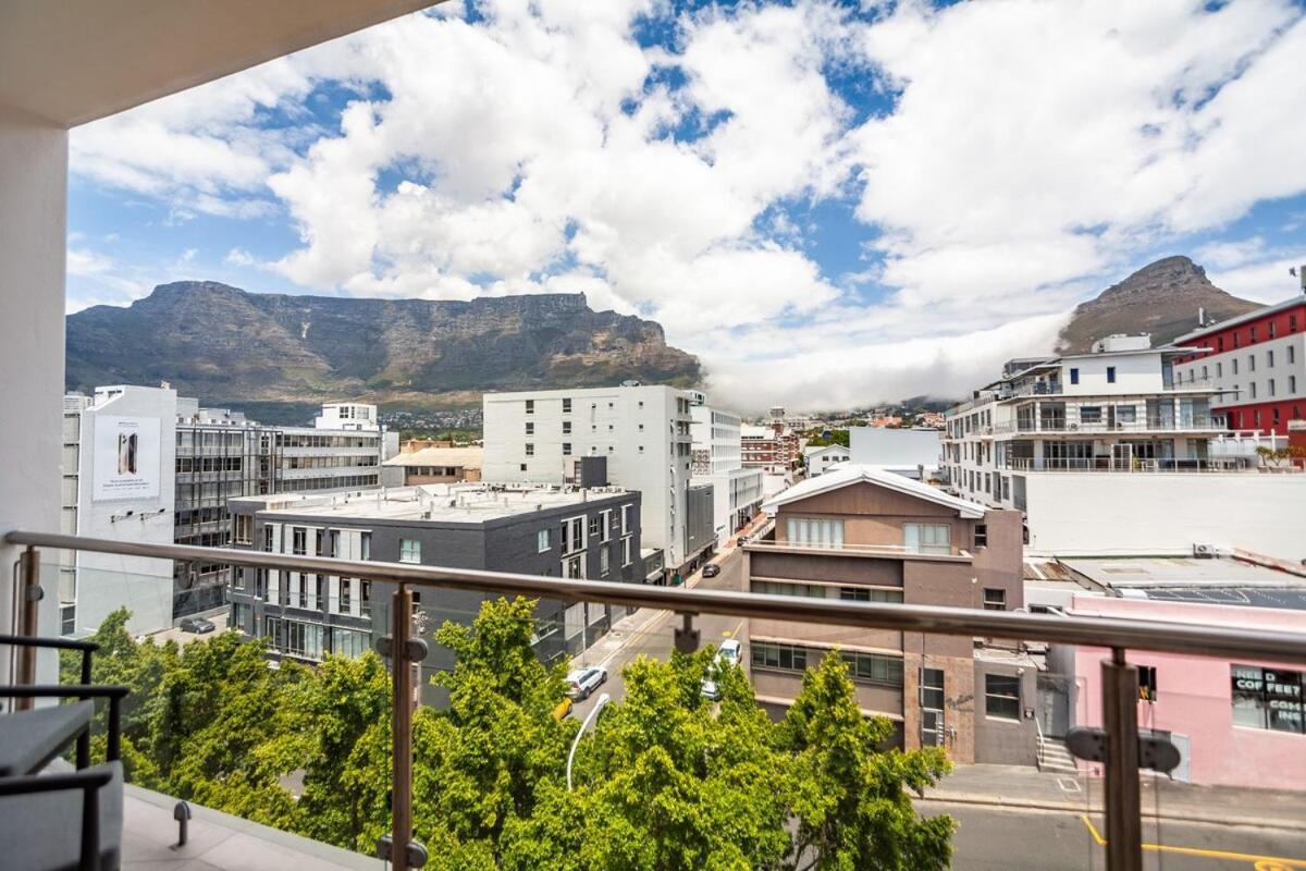 Luxury City-center With Balcony, Aircon & View Apartment